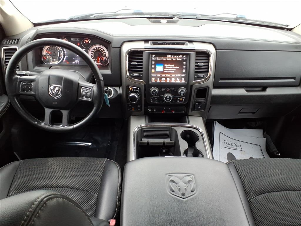 RAM 1500 4WD Crew Cab 140.5" Sport 2017