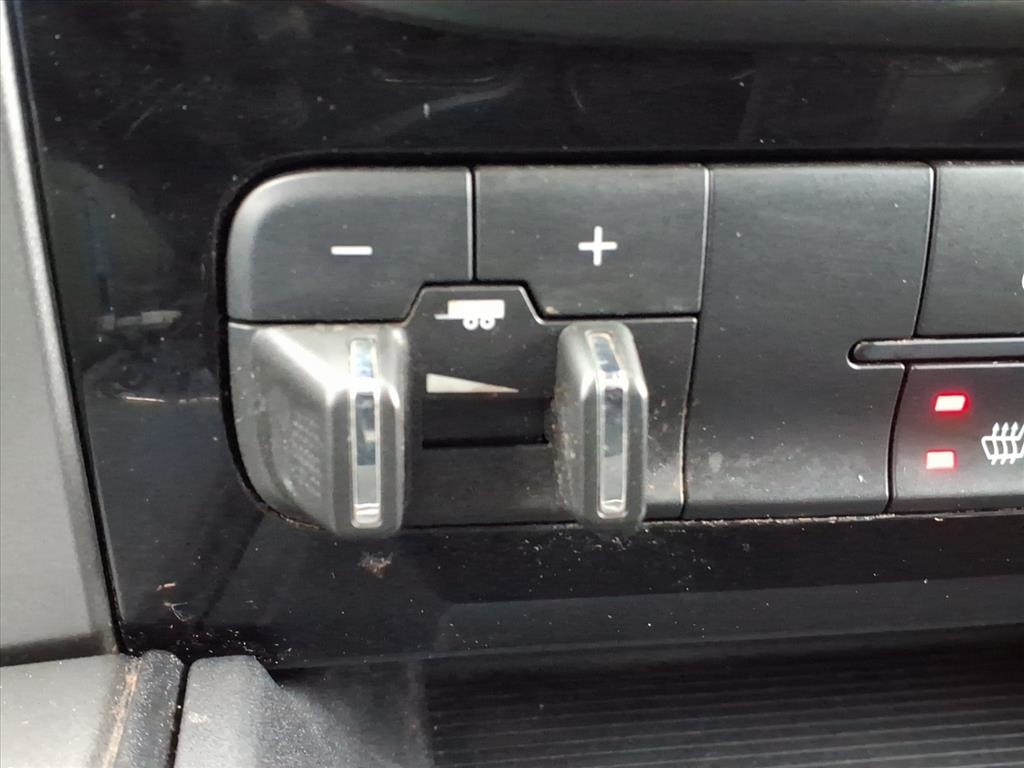 RAM 1500 4WD Crew Cab 140.5" Sport 2017