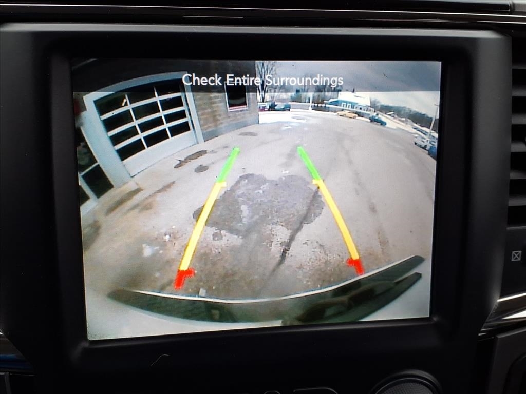 RAM 1500 4WD Crew Cab 140.5" Sport 2017