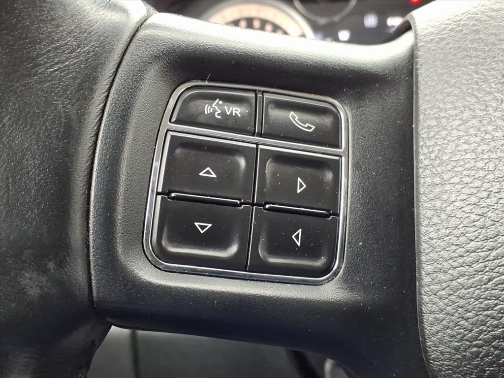 RAM 1500 4WD Crew Cab 140.5" Sport 2017