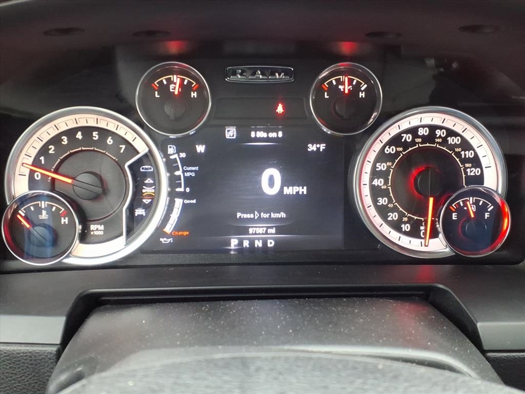 RAM 1500 4WD Crew Cab 140.5" Sport 2017