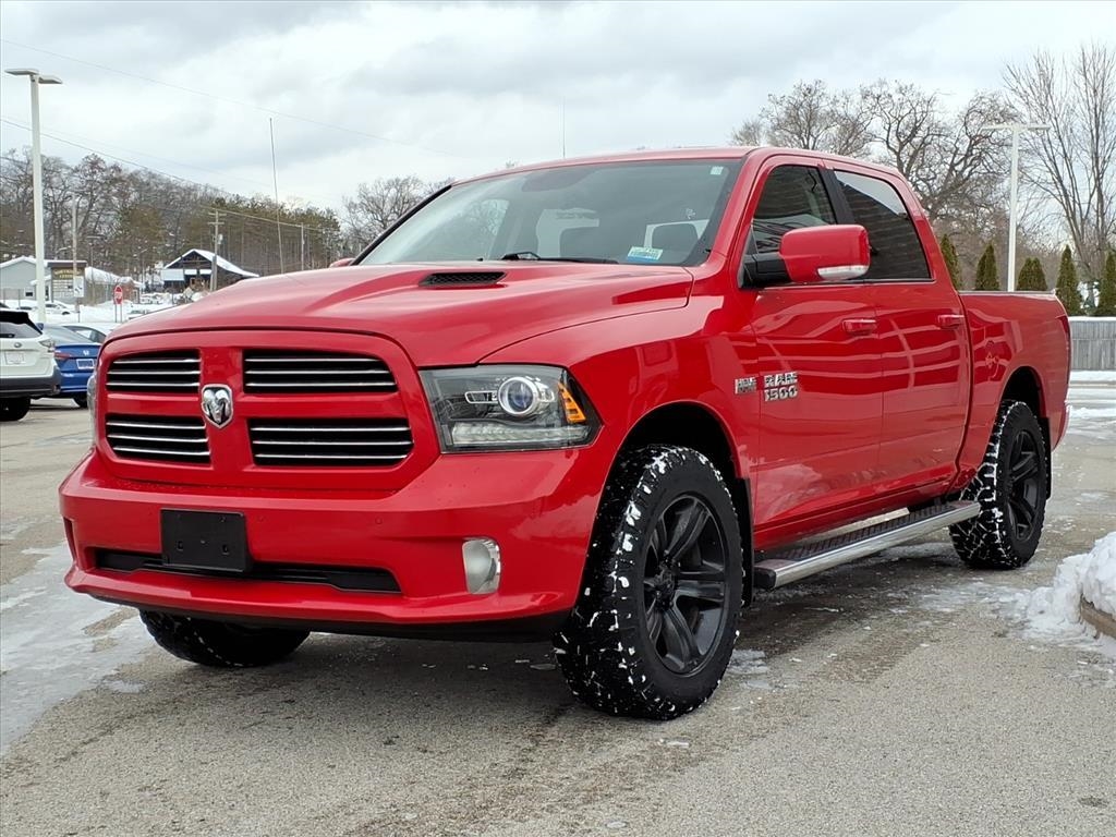 RAM 1500 4WD Crew Cab 140.5" Sport 2016