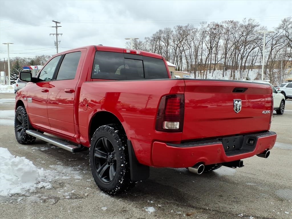 RAM 1500 4WD Crew Cab 140.5" Sport 2016