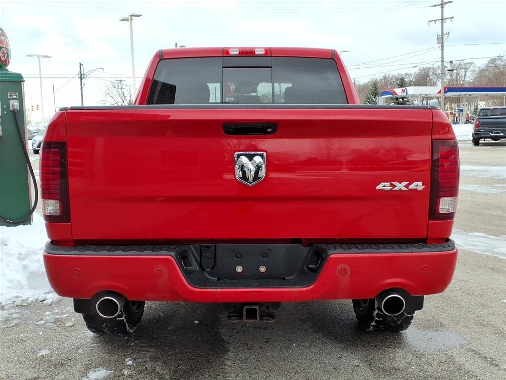 RAM 1500 4WD Crew Cab 140.5" Sport 2016