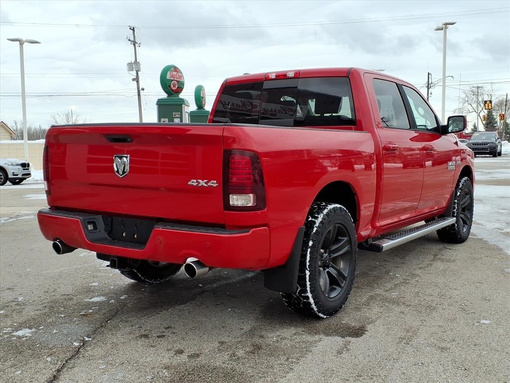 RAM 1500 4WD Crew Cab 140.5" Sport 2016
