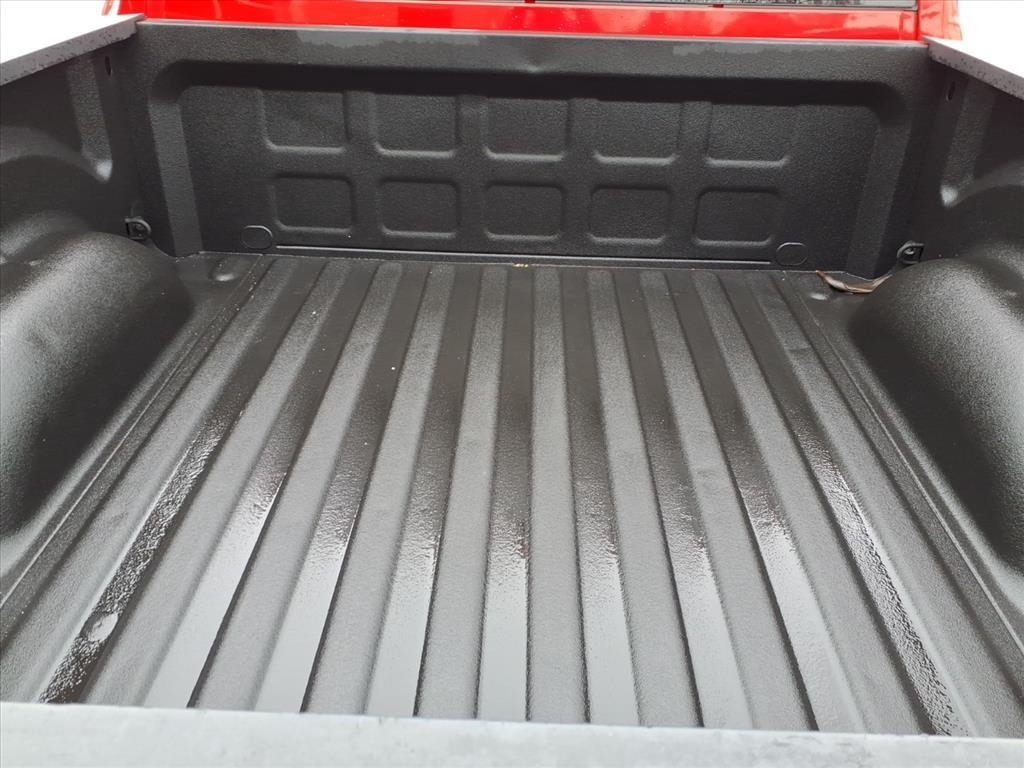 RAM 1500 4WD Crew Cab 140.5" Sport 2016