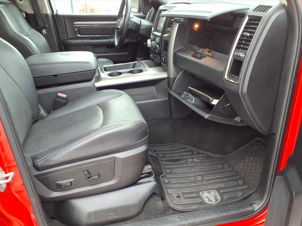 RAM 1500 4WD Crew Cab 140.5" Sport 2016