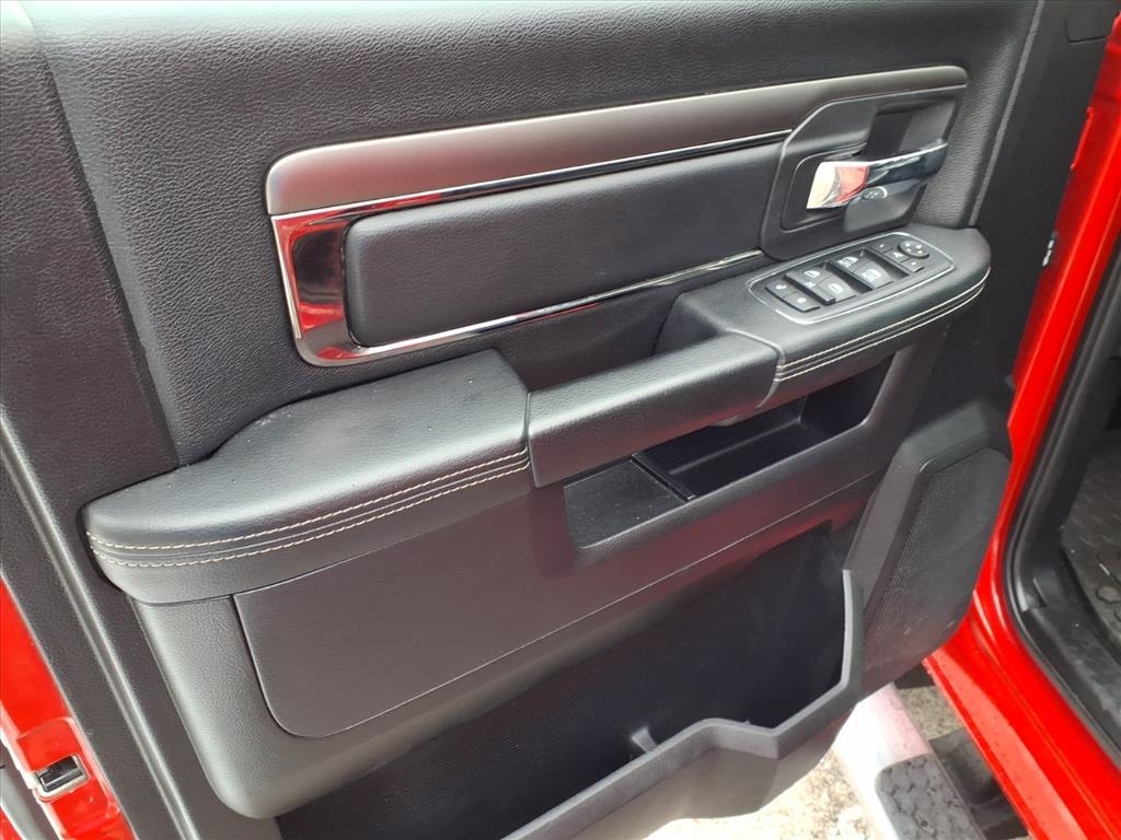 RAM 1500 4WD Crew Cab 140.5" Sport 2016