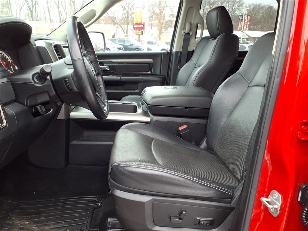 RAM 1500 4WD Crew Cab 140.5" Sport 2016