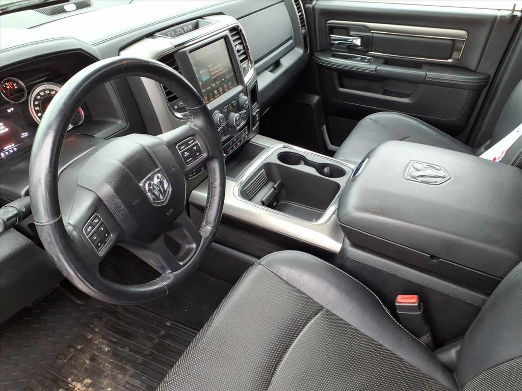 RAM 1500 4WD Crew Cab 140.5" Sport 2016