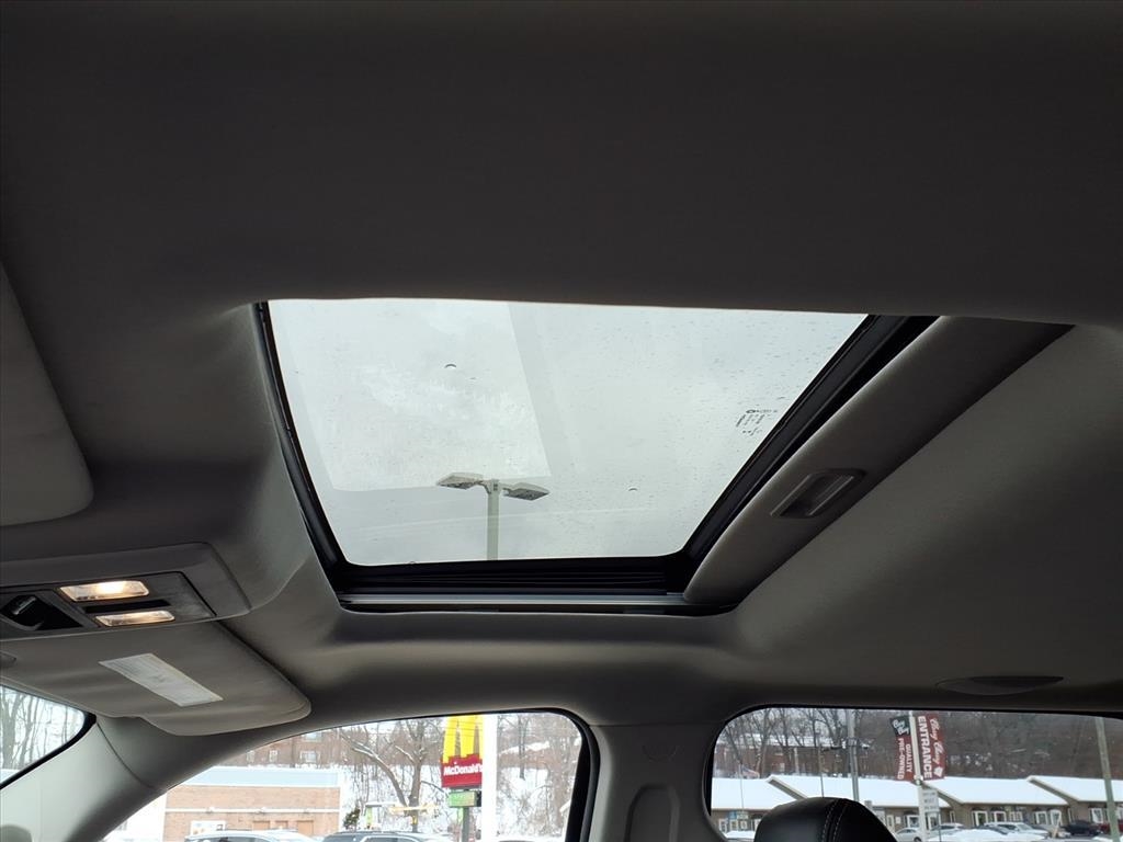 RAM 1500 4WD Crew Cab 140.5" Sport 2016