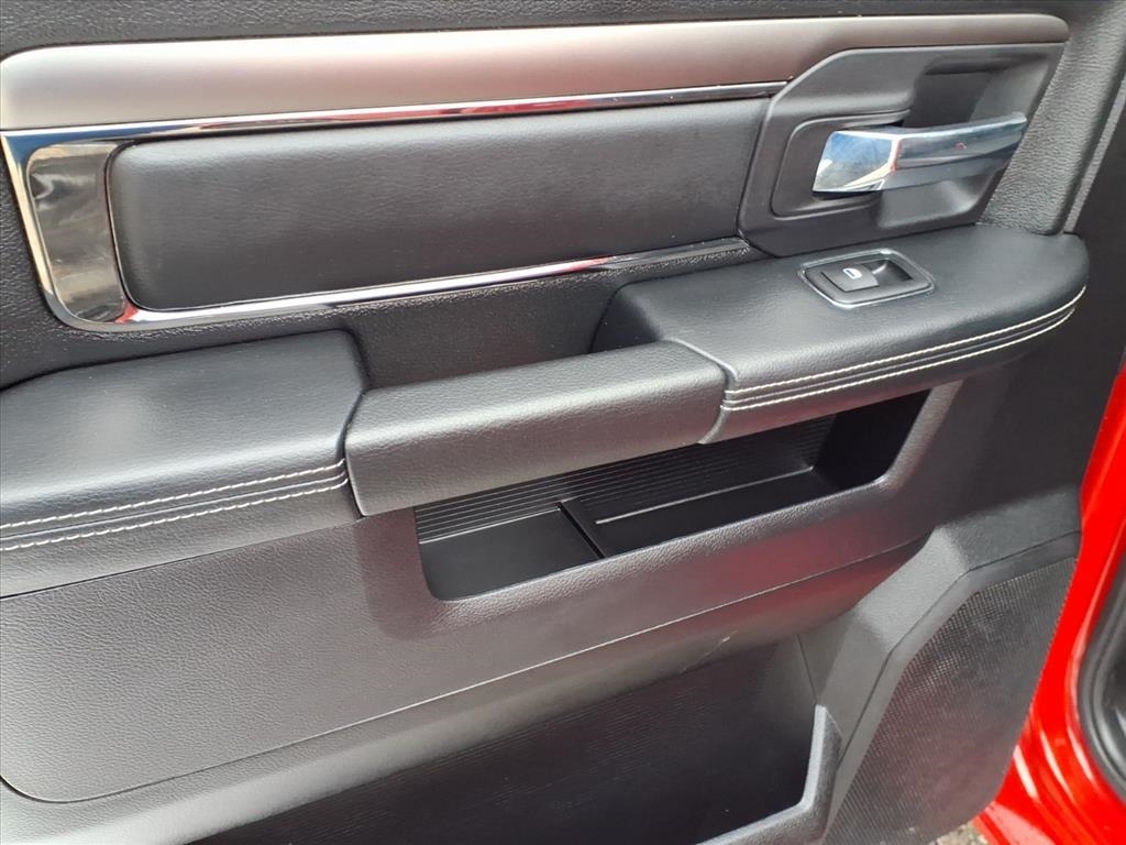 RAM 1500 4WD Crew Cab 140.5" Sport 2016