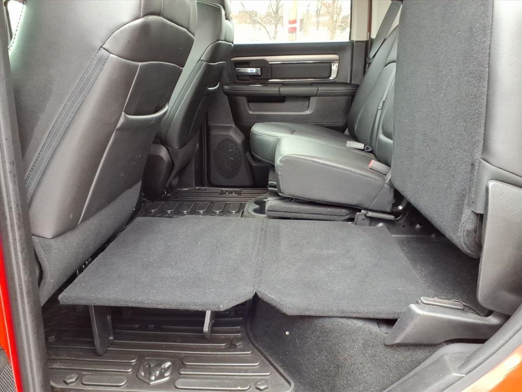 RAM 1500 4WD Crew Cab 140.5" Sport 2016