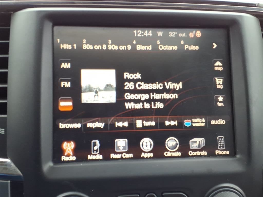 RAM 1500 4WD Crew Cab 140.5" Sport 2016