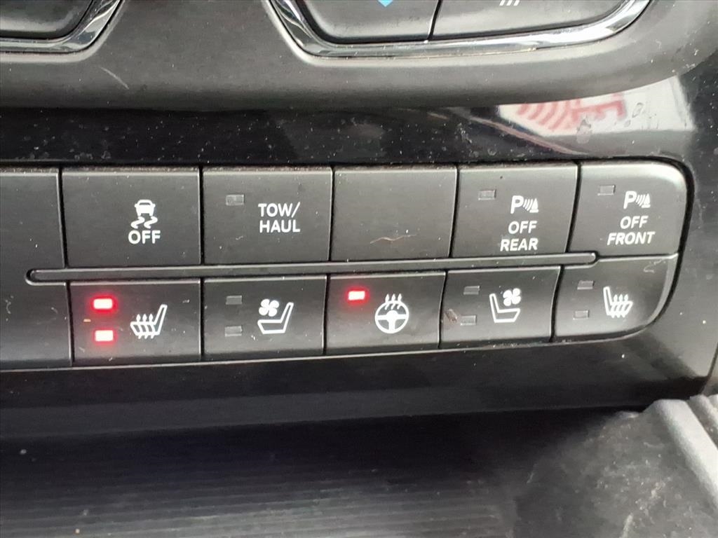 RAM 1500 4WD Crew Cab 140.5" Sport 2016