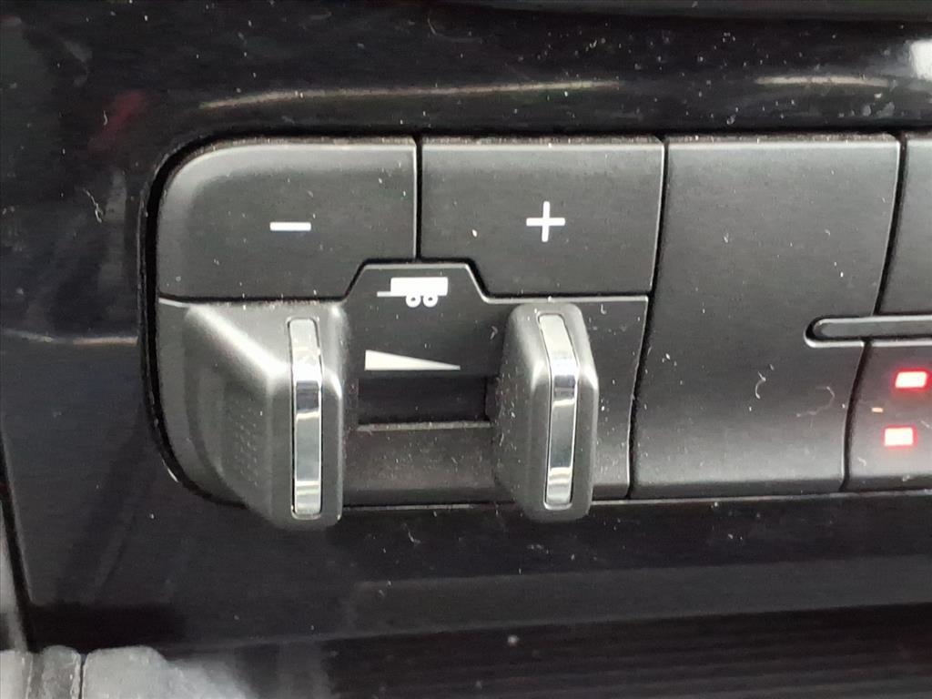 RAM 1500 4WD Crew Cab 140.5" Sport 2016