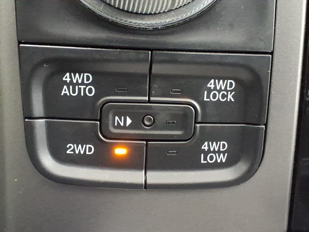 RAM 1500 4WD Crew Cab 140.5" Sport 2016