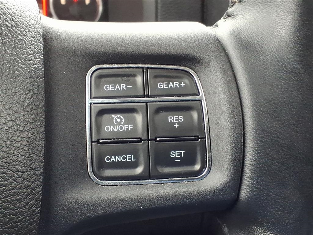 RAM 1500 4WD Crew Cab 140.5" Sport 2016