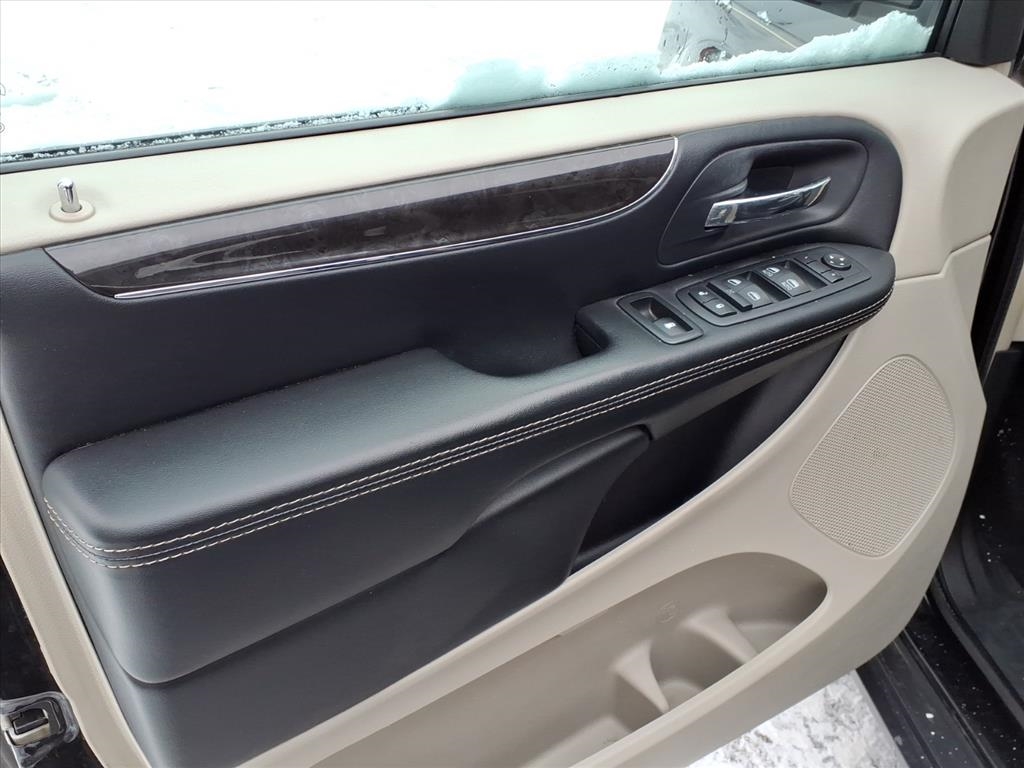 Chrysler Town & Country 4dr Wgn Touring 2016