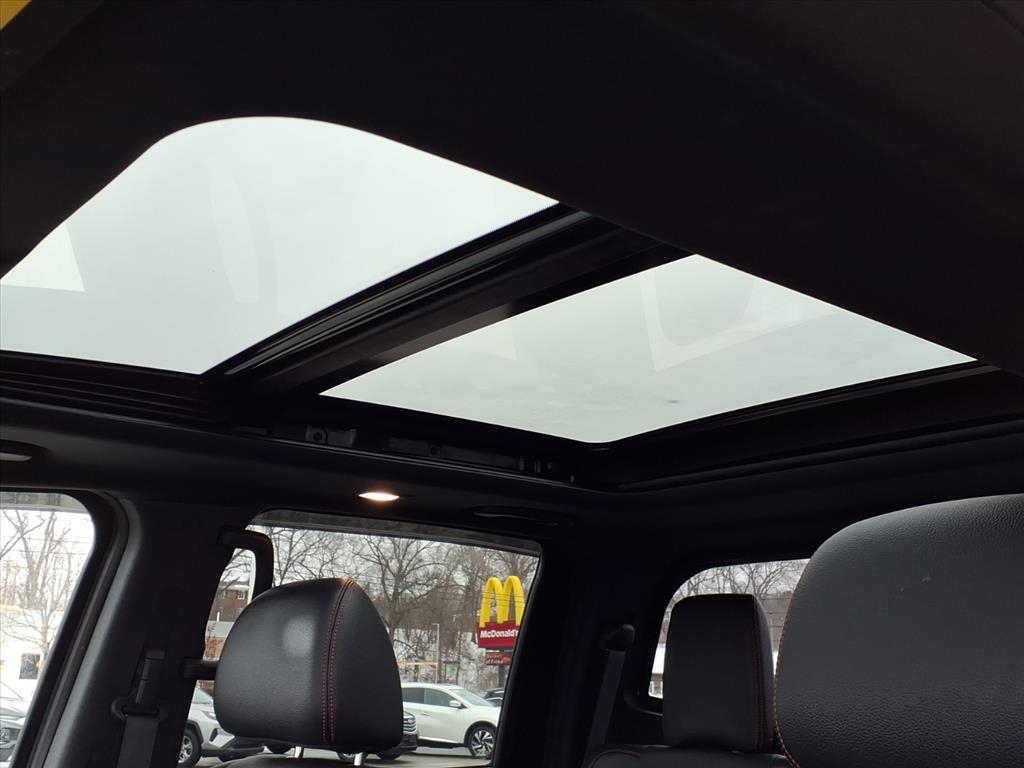 Nissan Titan 4x4 Crew Cab Platinum Reserve 2021