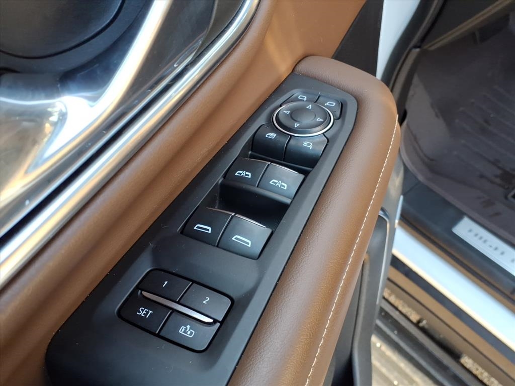 Chevrolet Suburban 4WD 4dr High Country 2021