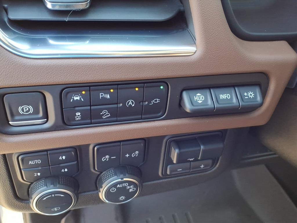 Chevrolet Suburban 4WD 4dr High Country 2021