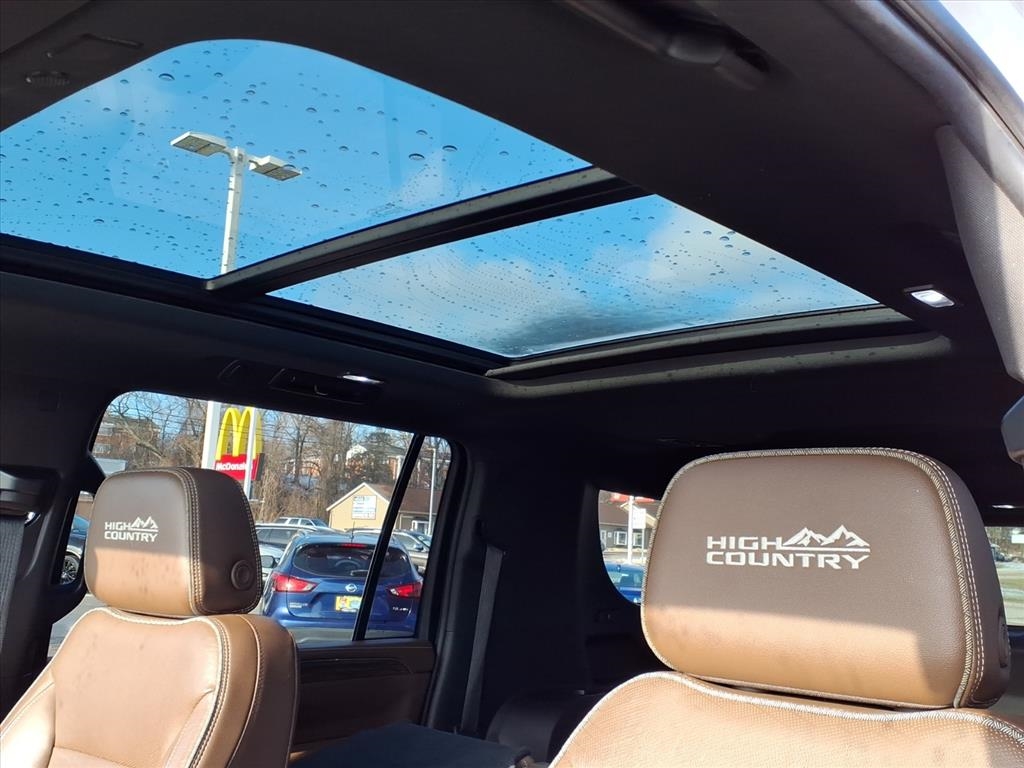 Chevrolet Suburban 4WD 4dr High Country 2021