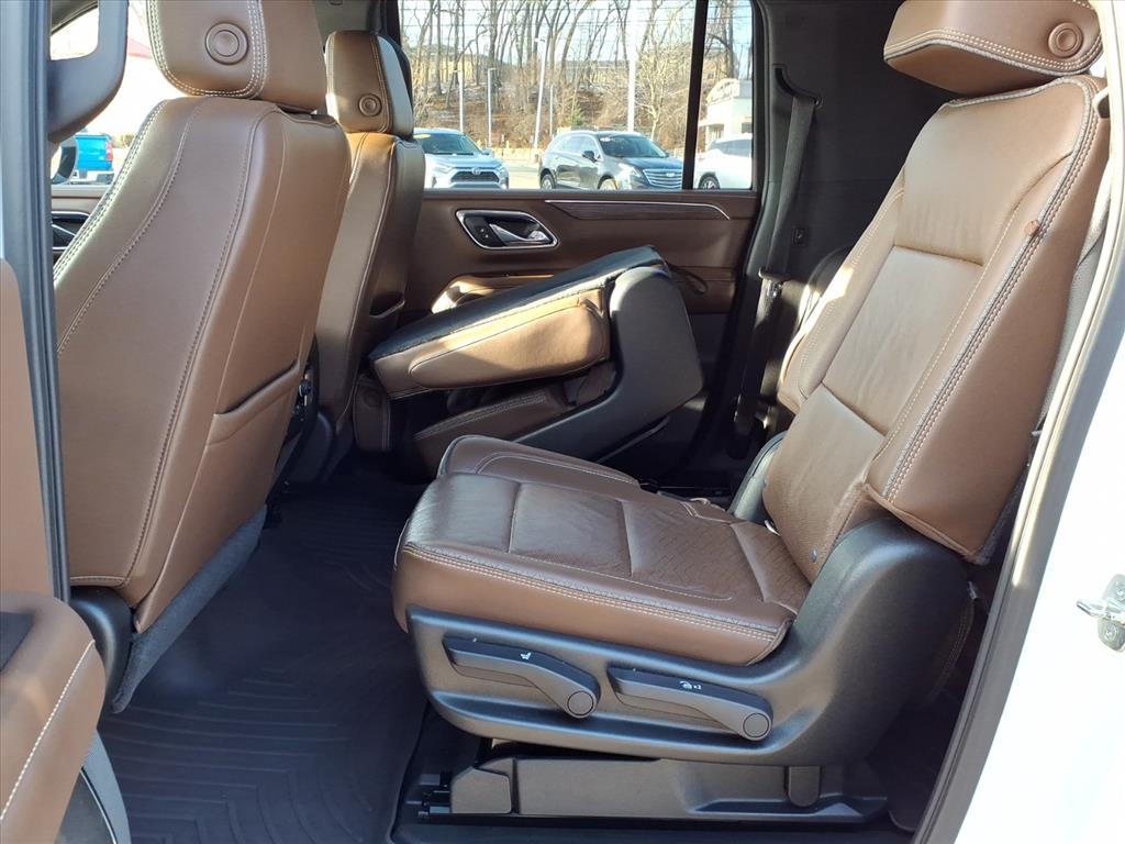 Chevrolet Suburban 4WD 4dr High Country 2021