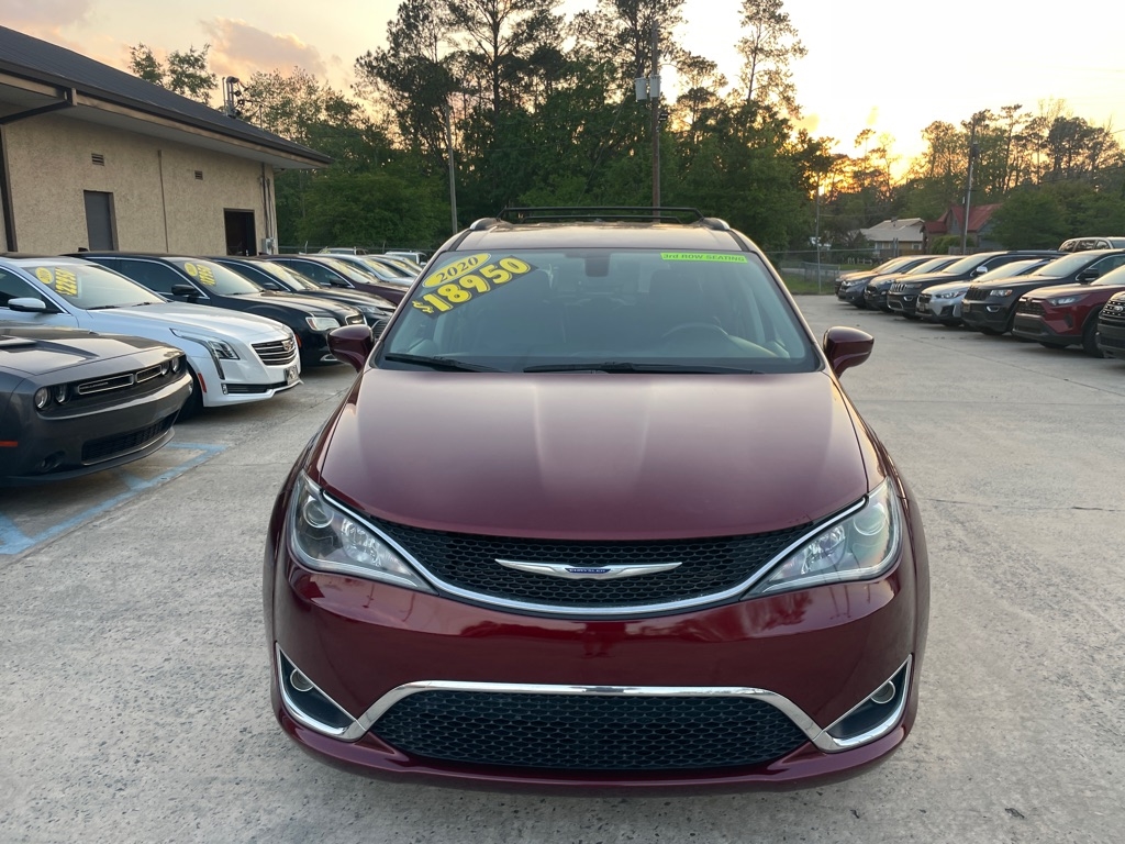 2020 Chrysler Pacifica Touring L photo 2