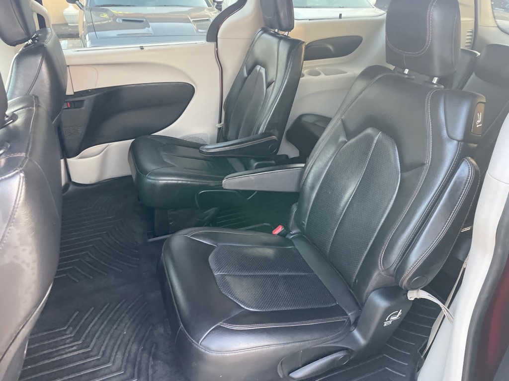 2020 Chrysler Pacifica Touring L photo 10