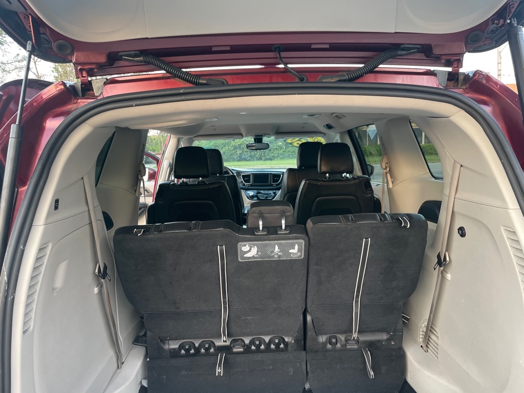 2020 Chrysler Pacifica Touring L photo 12