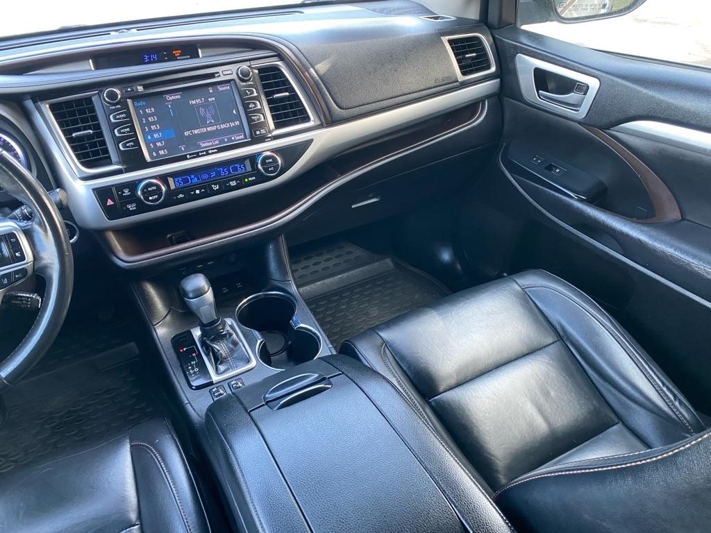 Toyota Highlander XLE AWD V6 2019