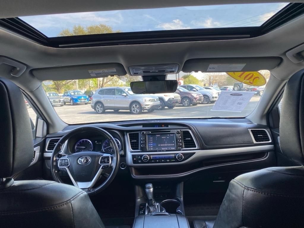 Toyota Highlander XLE AWD V6 2019