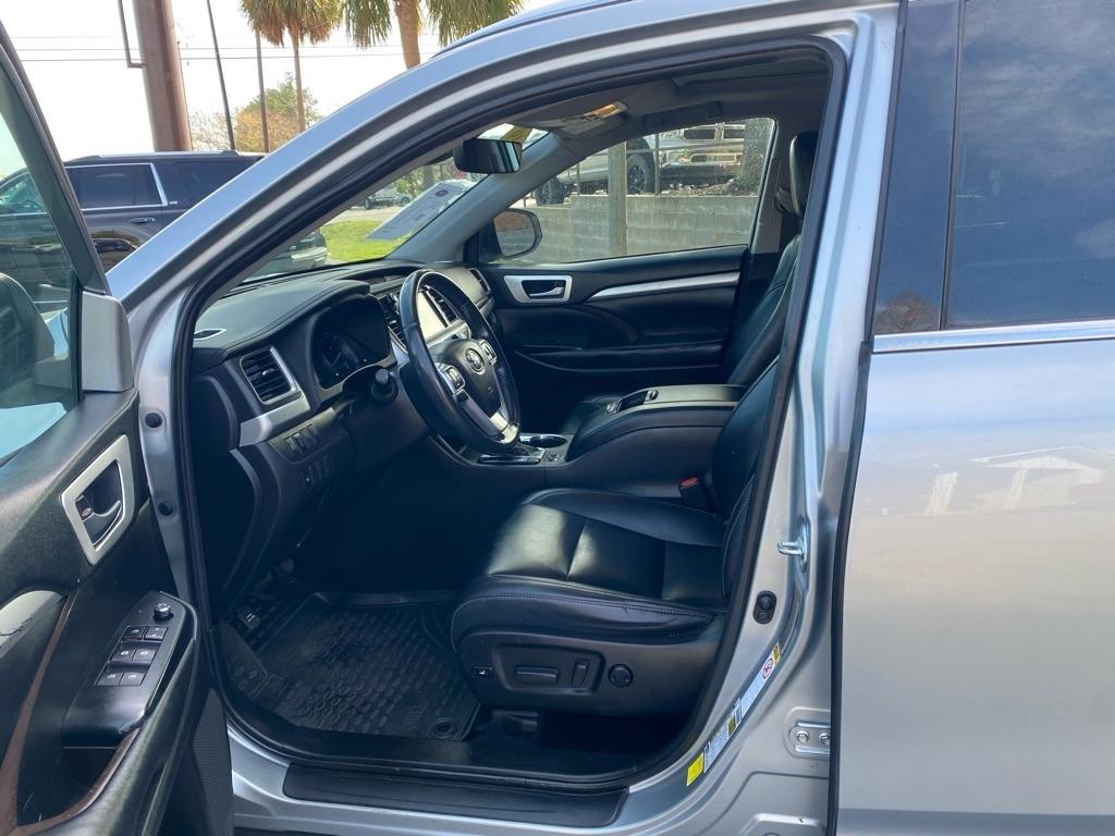 Toyota Highlander XLE AWD V6 2019