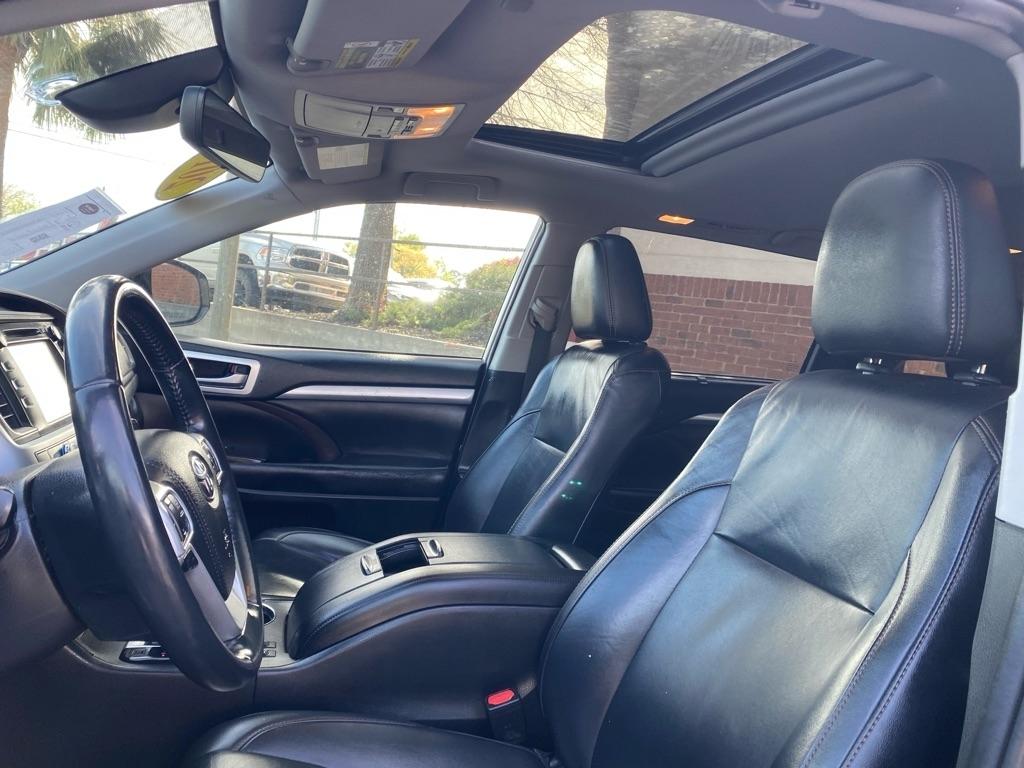 Toyota Highlander XLE AWD V6 2019