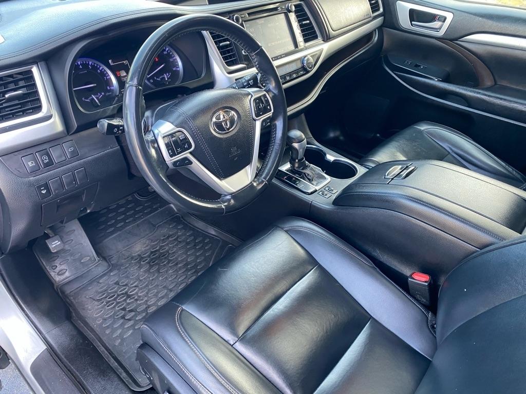 Toyota Highlander XLE AWD V6 2019