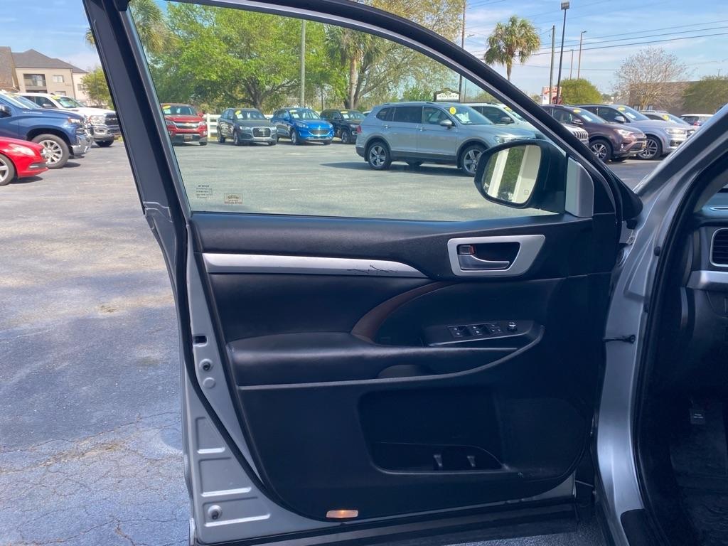 Toyota Highlander XLE AWD V6 2019