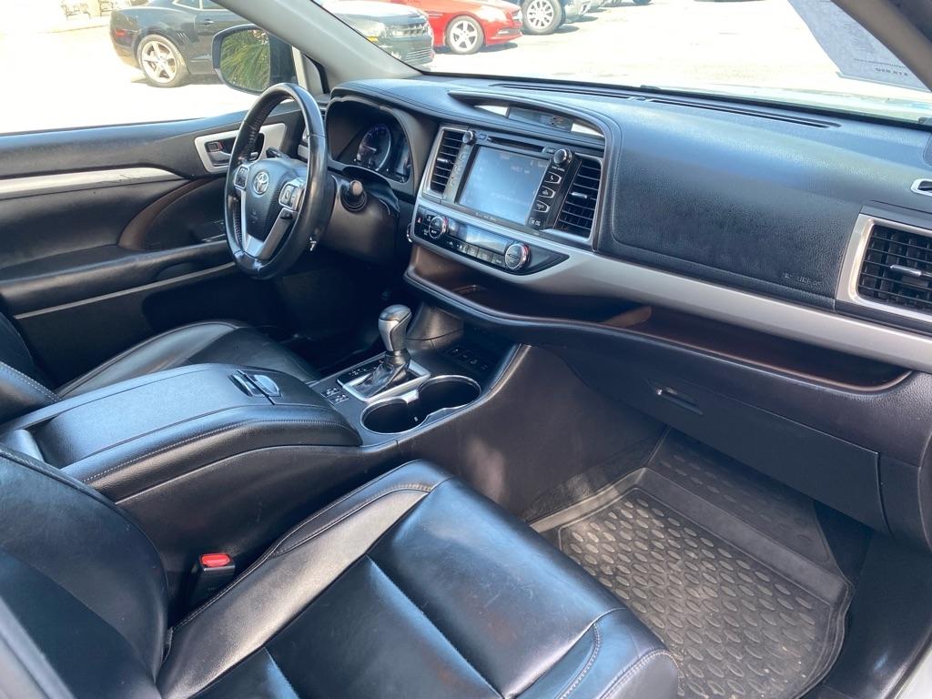 Toyota Highlander XLE AWD V6 2019