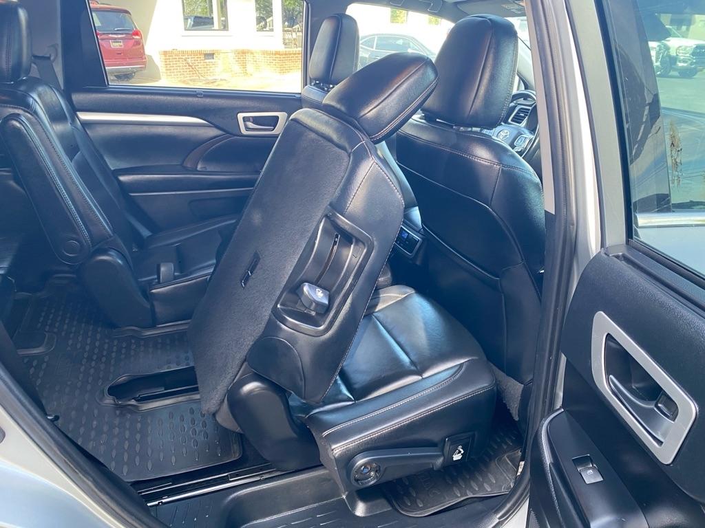 Toyota Highlander XLE AWD V6 2019