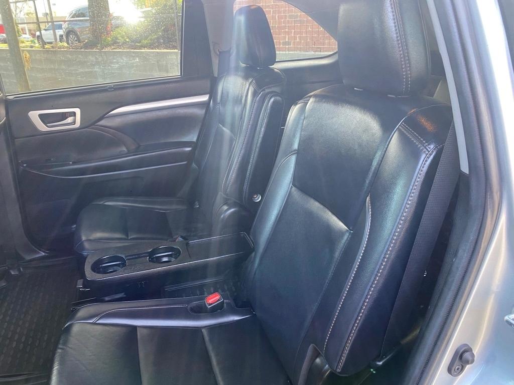 Toyota Highlander XLE AWD V6 2019