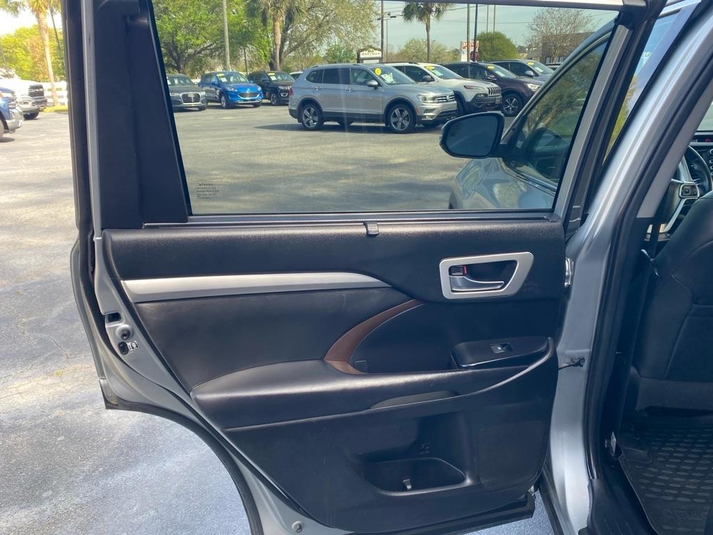 Toyota Highlander XLE AWD V6 2019