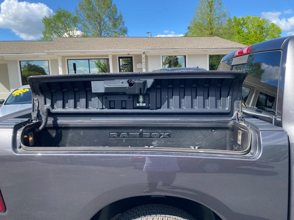 RAM 1500 SLT Crew Cab 2WD SWB 2017