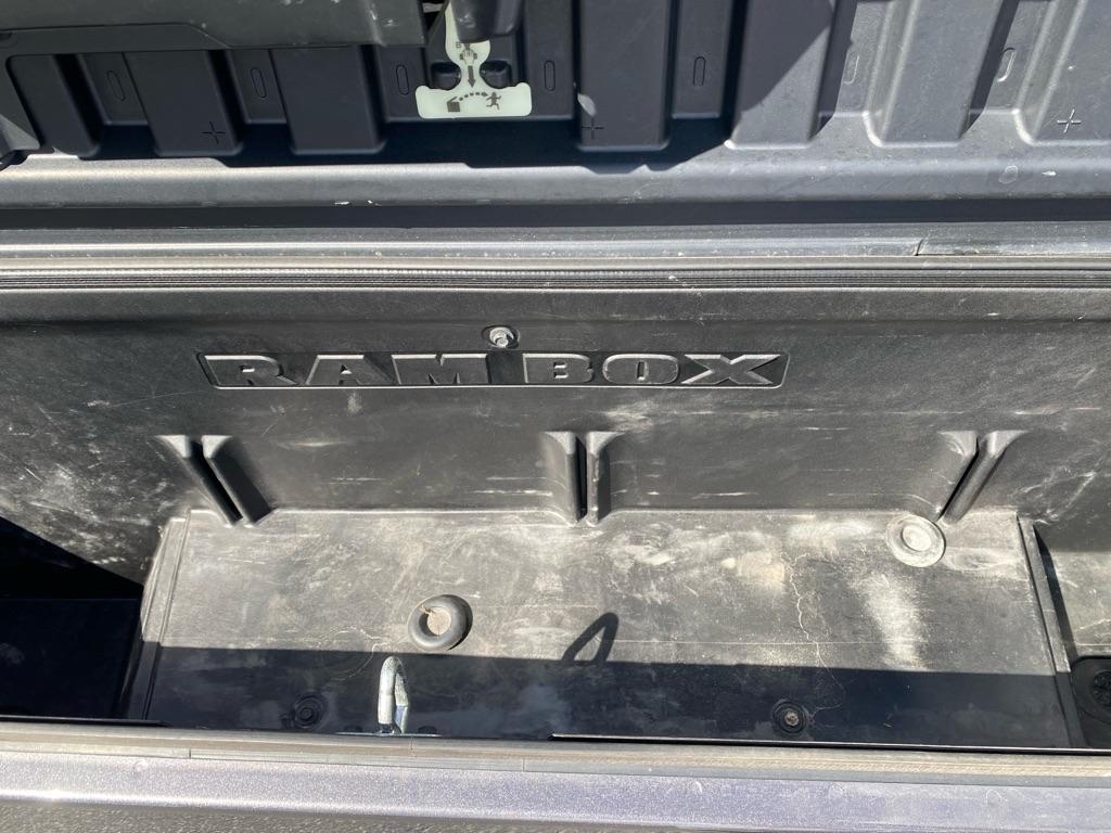 RAM 1500 SLT Crew Cab 2WD SWB 2017