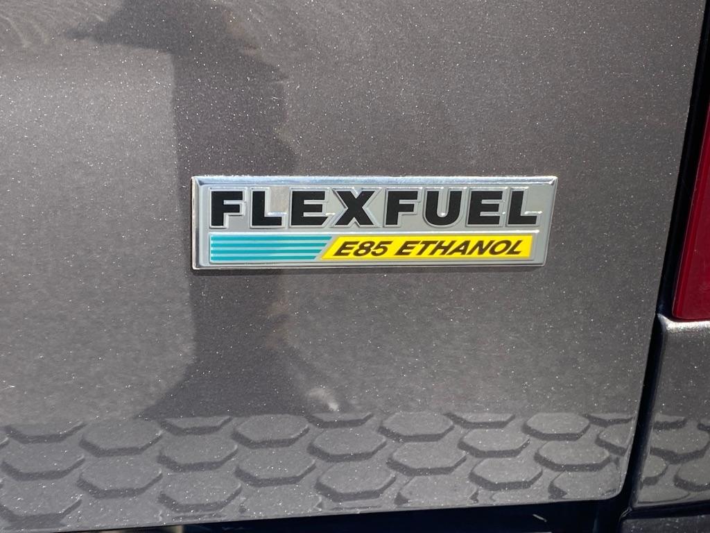 RAM 1500 SLT Crew Cab 2WD SWB 2017