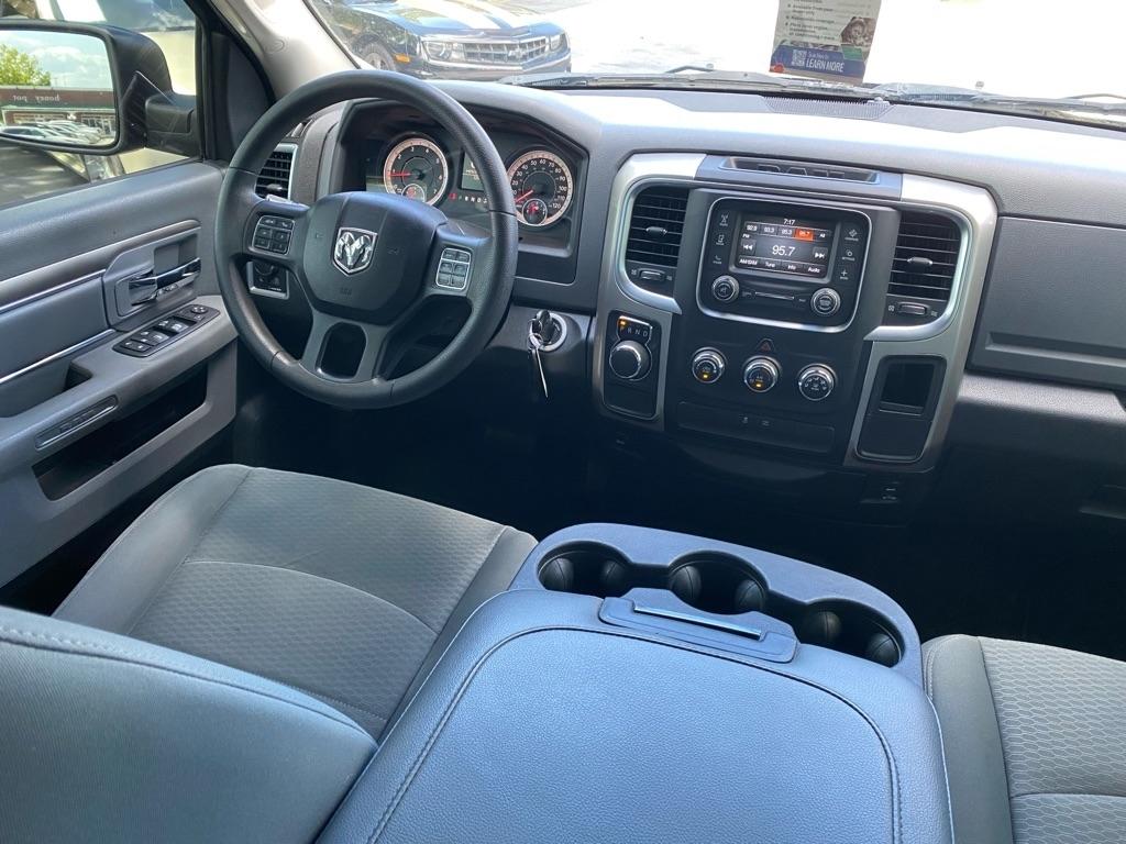 RAM 1500 SLT Crew Cab 2WD SWB 2017