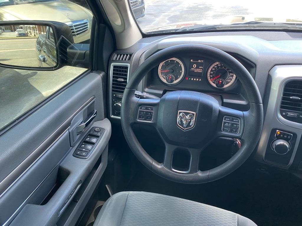 RAM 1500 SLT Crew Cab 2WD SWB 2017