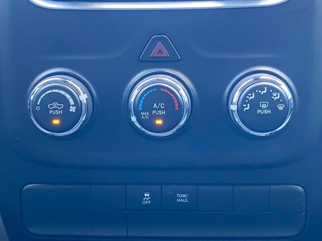 RAM 1500 SLT Crew Cab 2WD SWB 2017