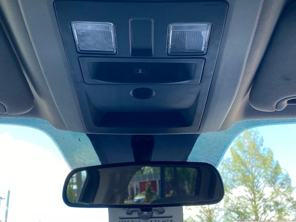 RAM 1500 SLT Crew Cab 2WD SWB 2017