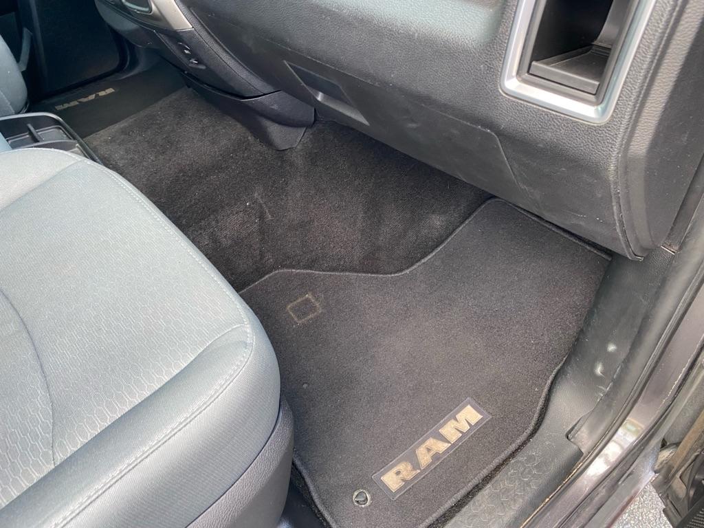 RAM 1500 SLT Crew Cab 2WD SWB 2017