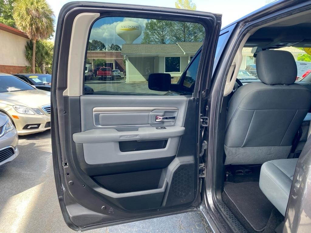 RAM 1500 SLT Crew Cab 2WD SWB 2017